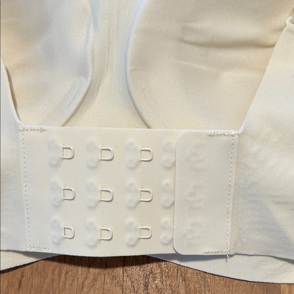 Neiwai Cloud Cream Seamless Bra NW231WU1141 Wireless Comfort Medium/Large NWT - Picture 4 of 9